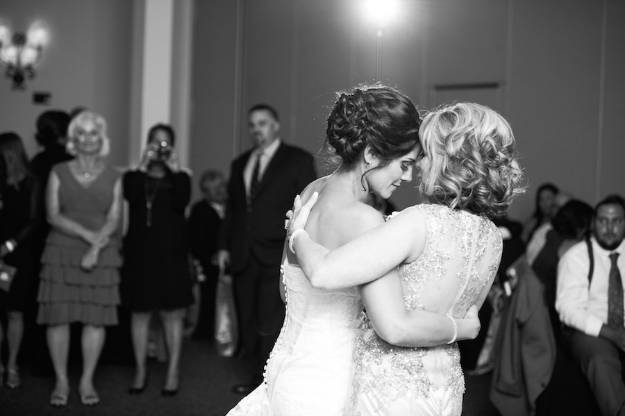 mother and daughter hugging at the wedding day